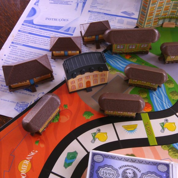Hotel board game Spanish Version real-estate game 3 dimensional buildings player - Picture 8 of 16